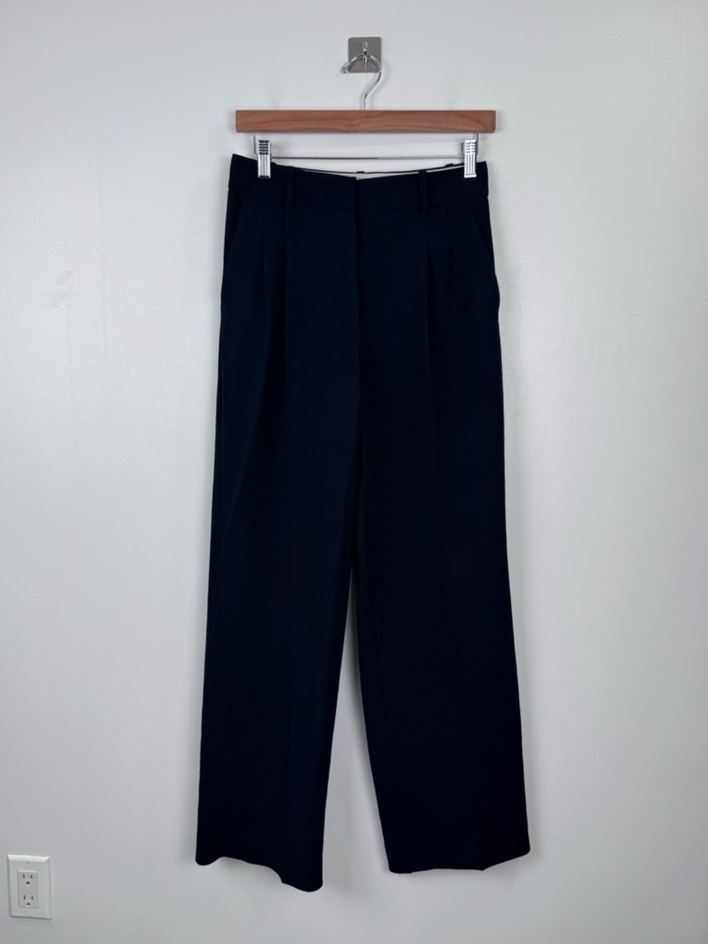 Aritizia Women Effortless Pant Black Size 4